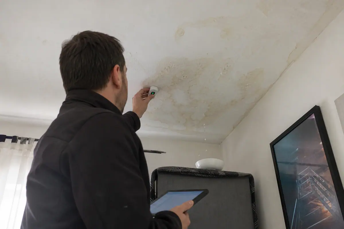 plafond taché et capteur pour assurance